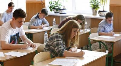 Зеленский подписал закон об отмене обязательных экзаменов для школьников