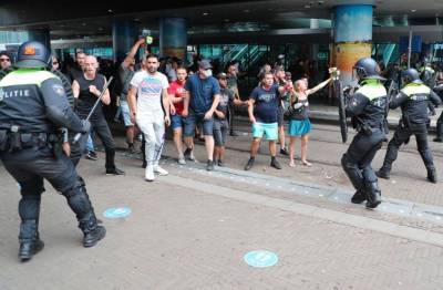 “Сознательно искали конфронтации”. Протесты в Гааге переросли в беспорядки – видео