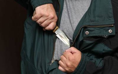 В Кировоградской области мужчина с ножом напал на полицейского