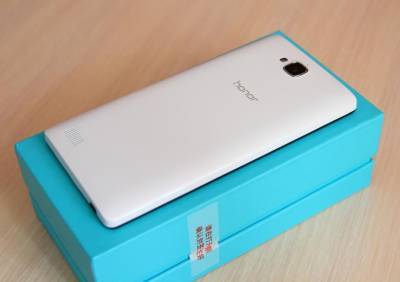 В Сети появился снимок смартфона Honor X10 Max с 7-дюймовым дисплеем