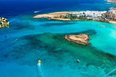 Кипр больше не будет требовать от туристов справки на коронавирус