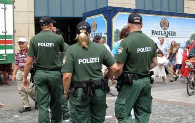 В Германии устроили массовые погромы: ранены 19 полицейских