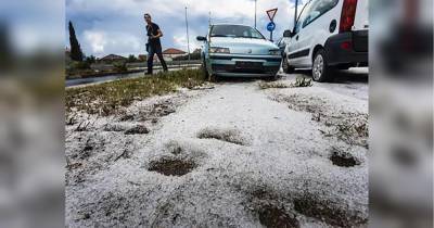 На курорте в Хорватии в разгар лета выпал снег (фото)