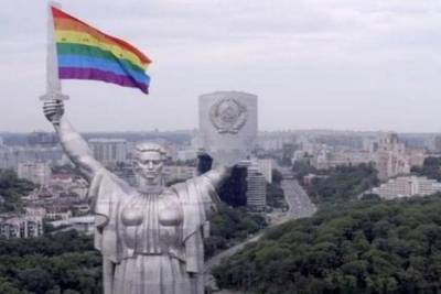 Народный депутат Украины отреагировал на «Родину-мать» с флагом ЛГБТ