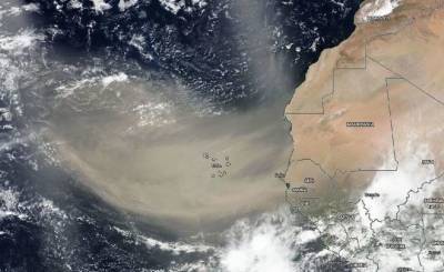 NASA заметило огромное облако пыли над Атлантическим океаном