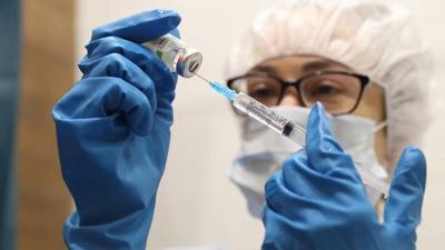 Для вакцинации россиян от коронавируса потребуется до 70 млн доз