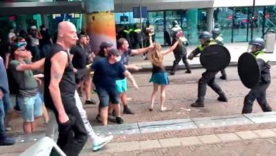 В Гааге полиция применила водометы против протестующих