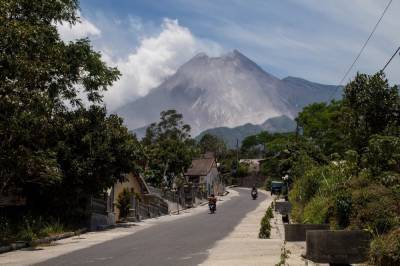 В Индонезии проснулся вулкан Мерапи: впечатляющие фото и видео