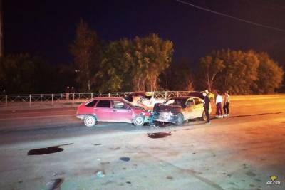 На «глупом перекрёстке» в Новосибирске столкнулись три автомобиля