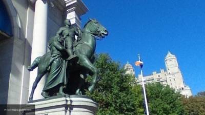 Бронзовую статую экс-президента США Рузвельта демонтируют в Нью-Йорке