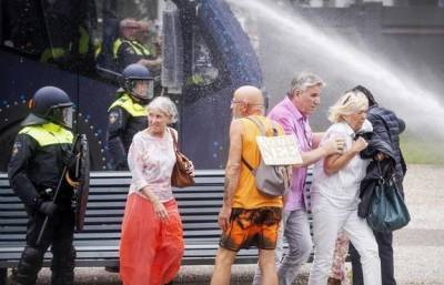 В Германии и Нидерландах зафиксированы массовые беспорядки