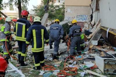 В Киеве спасатели продолжают работы на месте взрыва в многоэтажном доме