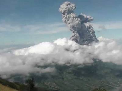 Индонезийский вулкан Мерапи вновь проснулся - polit.ru - Индонезия
