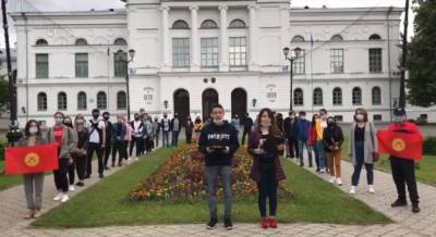 200 студентов из Киргизии, обучающиеся в вузах Сибири, не могут вернуться домой