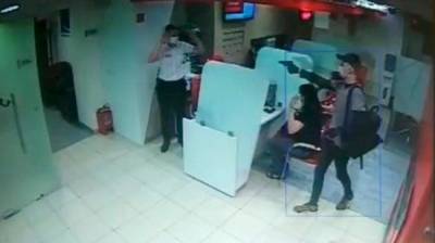 Появилось видео вооружённого ограбления банка в Воронеже