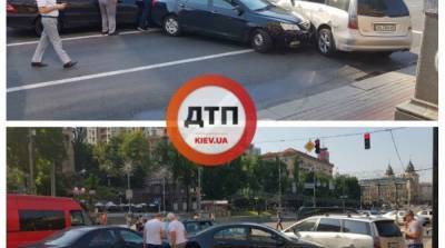 ДТП в центре Киева: перекрыт проезд на Крещатике