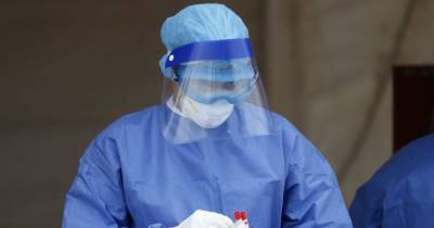 Почти 6 тысяч медиков заболели коронавирусом в Украине