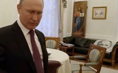Путин спит под иконой с Христом и покрывалом с собственным портретом: фото из Кремля
