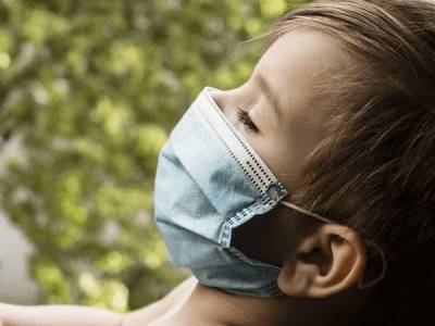 В эффективности ношения масок детьми усомнились медики