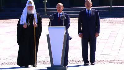 Путин приехал в Главный храм ВС РФ