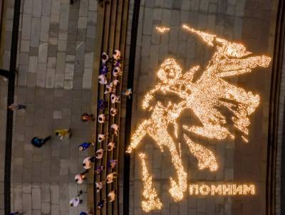10 тысяч свечей памяти составили «огненную картину войны» у Музея Победы