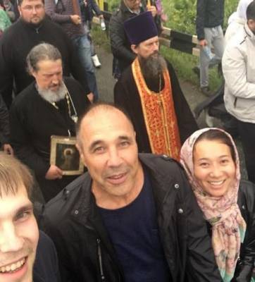 «Животный страх смерти»: Соколов из «Уральских пельменей» раскритиковал священников в спецзащите от коронавируса