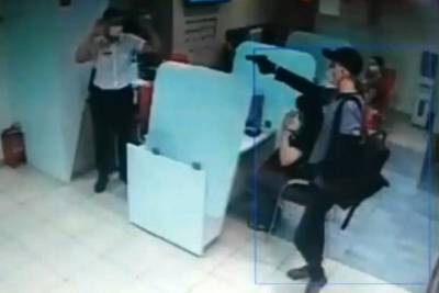 В сети появилась видеозапись ограбления банка в Воронеже
