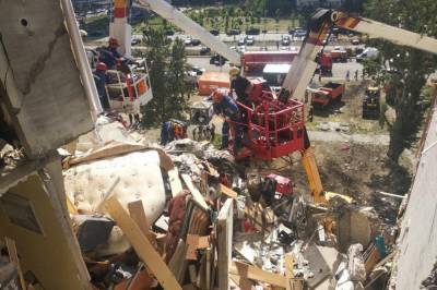 Взрыв на Позняках: спасатели укрепили здание и продолжают поиски двух пропавших мужчин