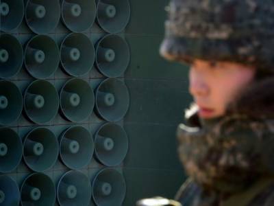 КНДР начала установку громкоговорителей на границе с Южной Кореей