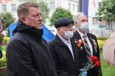 В Корсакове возложили цветы к Обелиску советским военным морякам