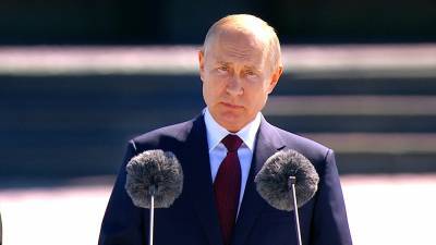 Путин преклонил колено перед "Матерями победителей"