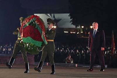Лукашенко призвал белорусов не поддаваться на уловки политических шарлатанов