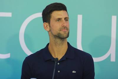 Лучший теннисист мира отверг тест на коронавирус вопреки вспышке на его турнире
