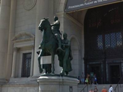 В Нью-Йорке решили демонтировать конный памятник Рузвельту