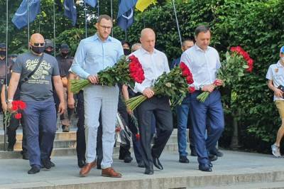 Молодежное крыло "Оппозиционной платформы - За жизнь" почтило память жертв ВОВ в разных областях Украины