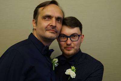 Российский ЛГБТ-активист заявил о признании Россией его брака с мужчиной