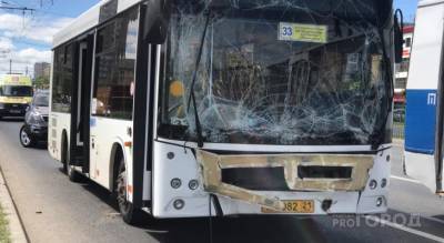 Автобус и маршрутка столкнулись в Новоюжном районе, есть пострадавшие - pg21.ru