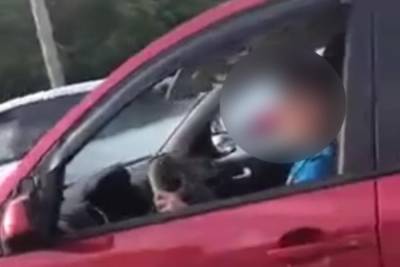 Автоэксперт объяснил, что грозит водителю, посадившему ребенка за руль