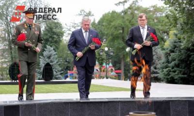 Губернатор Ростовской области возложил цветы к мемориалу «Павшим воинам»
