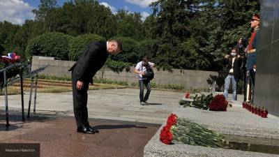 Беглов отдал дань памяти героям Великой Отечественной войны в День памяти и скорби