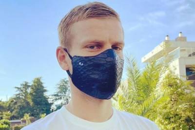 Кокорин выложил снимок в маске из крокодиловой кожи за десятки тысяч рублей