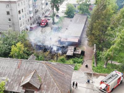 Крупный пожар произошел на улице Нахимова в Томске