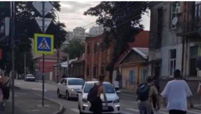 Полиция продолжит поиск участников заезда на скейтах по проезжей части