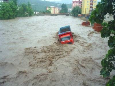 На северо-западе Турции пять человек погибли при наводнении