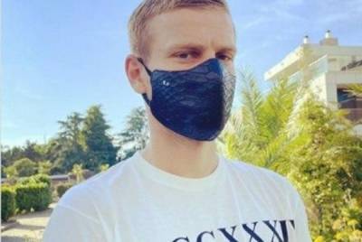Кокорин сфотографировался в маске за 30 тысяч рублей
