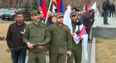 В Армении стали бить «стражей революции»: инцидент после выхода в эфир