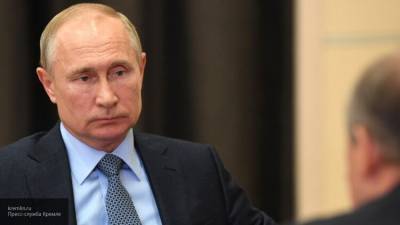 Песков рассказал о портрете Путина на рисовой бумаге в личном кабинете президента