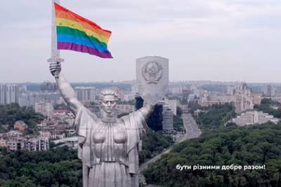 Флаг ЛГБТ на скульптуре «Родины-матери» в Киеве назвали монтажом