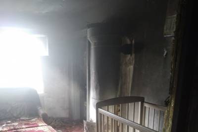 Пострадавшую на пожаре годовалую девочку доставили в больницу в Пскове