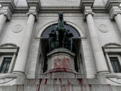 Протесты в США: Американский музей естественной истории демонтирует статую Теодора Рузвельта